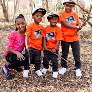 Meet your Posher, Ebony